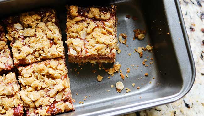 strawberry oatmeal bars