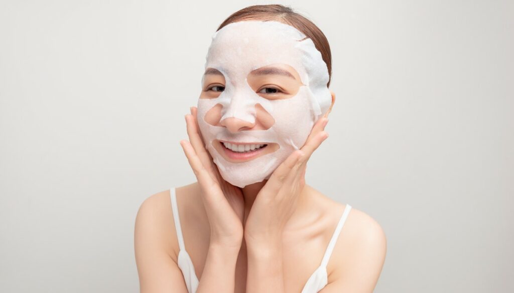 woman wearing a face mask