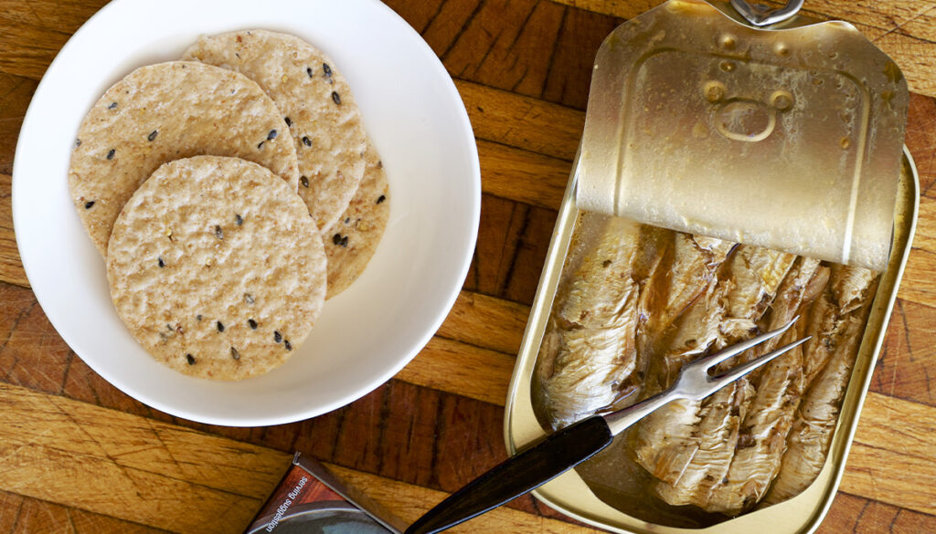 canned-fish-and-crackers