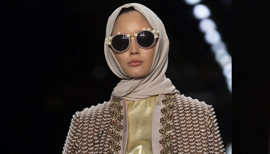 head-wrap-headscarf-runway-model-fashion
