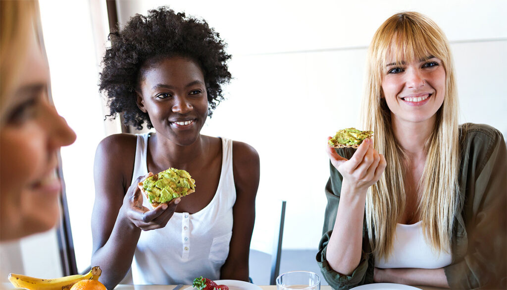 smiling-eating-snacks-healthy-food-lunch-friends