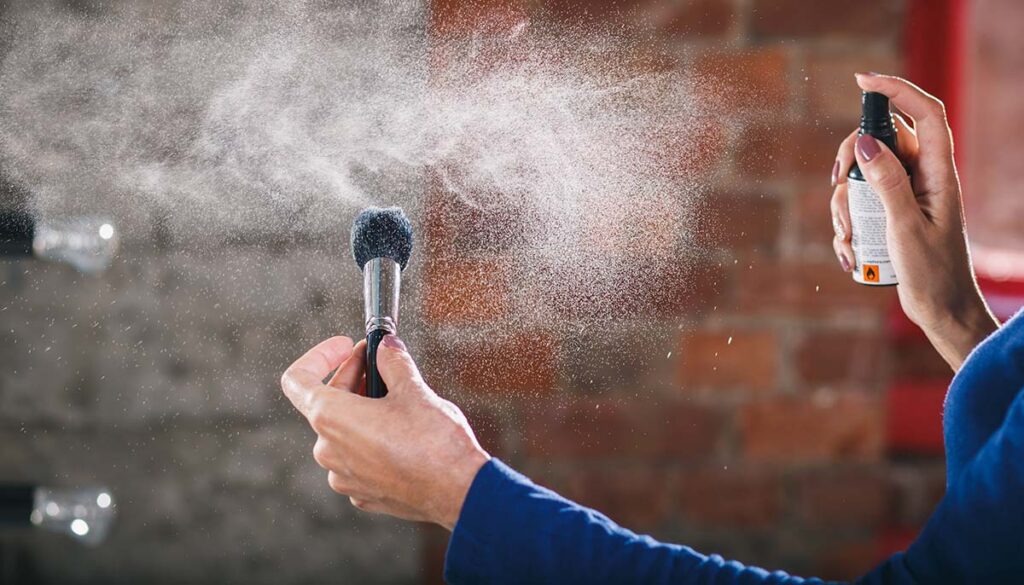 cleaning makeup brush