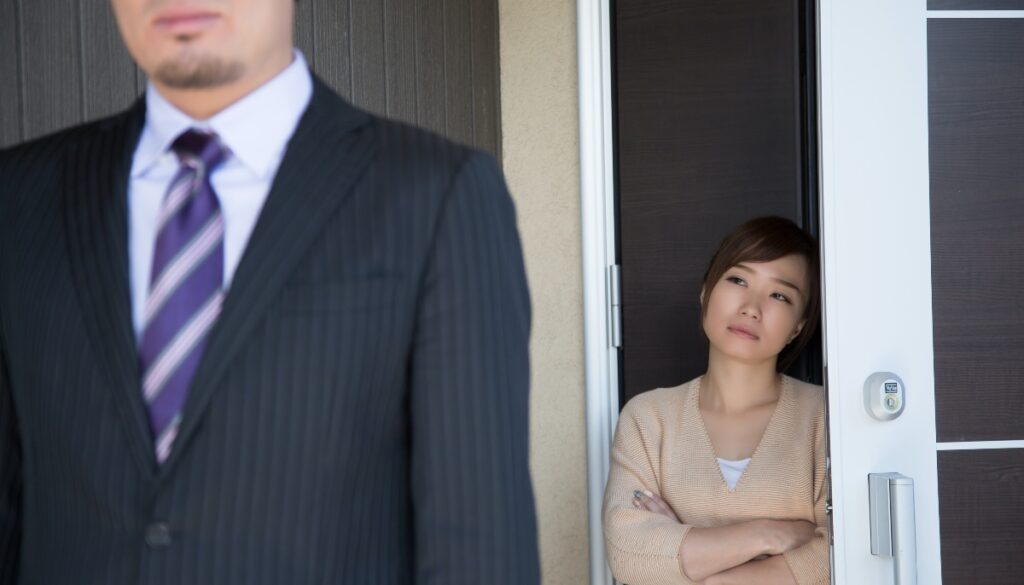 dissatisfied woman looks at husband ignoring her