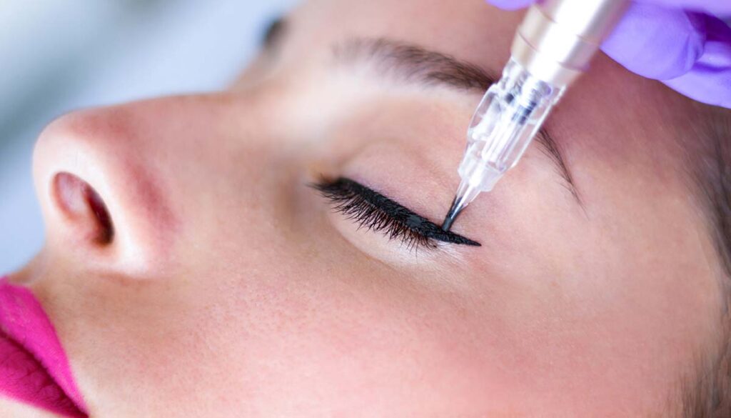Permanent make up eyeliner procedure,