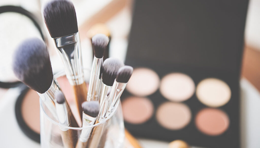 Professional makeup brushes and tools