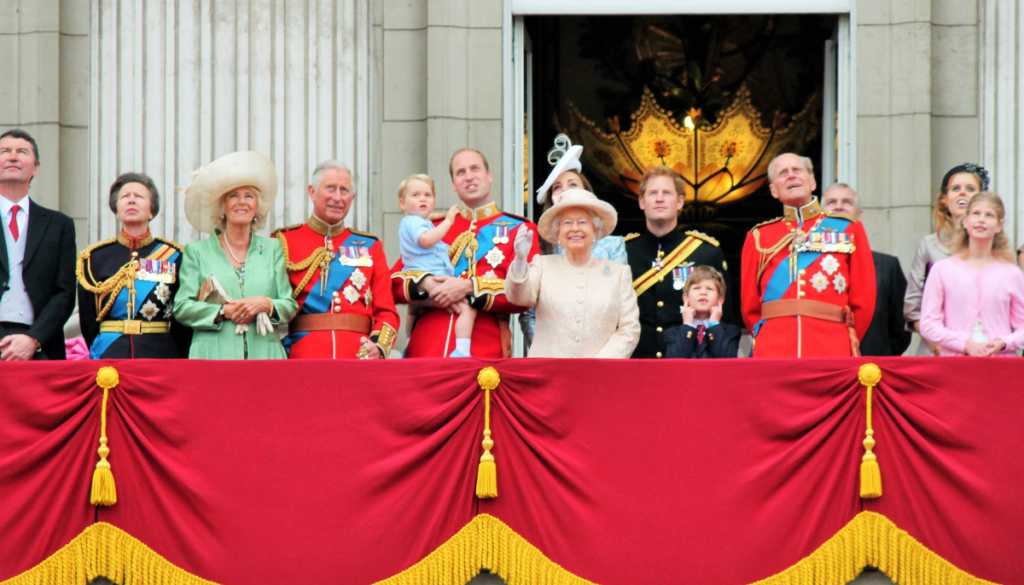 Queen with members of Royal family on balcony
