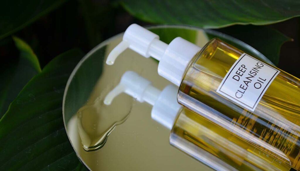DHC Deep Cleansing Oil contains natural olive oil to cleanse dirt and makeup